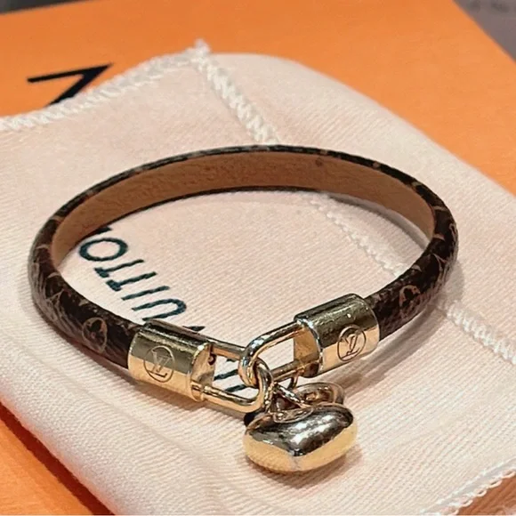 ❤️💯% Authentic Louis Vuitton Crazy In Lock Charm Bracelet❤️ - Picture 1 of 2